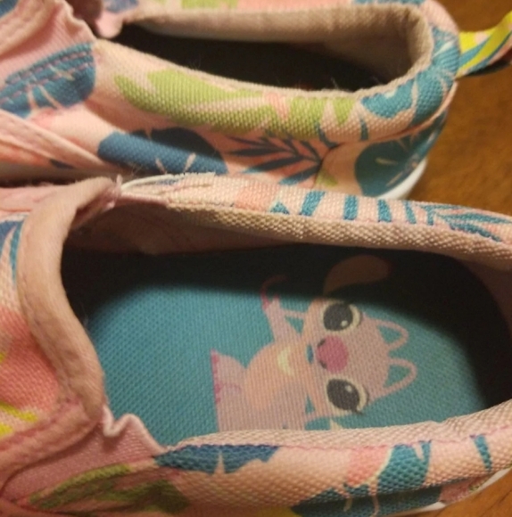 Disney Stitch slip on shoes - Picture 3 of 8
